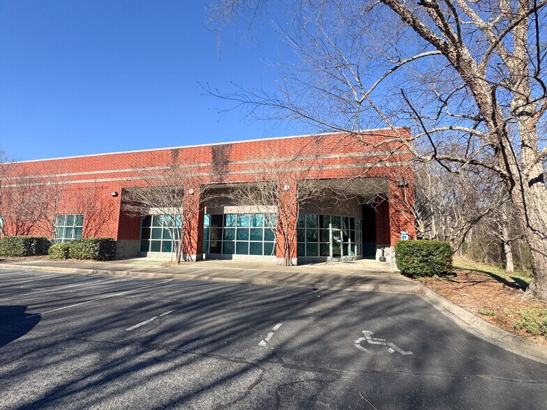 Primary Photo Of 9301 Forsyth Park Dr, Charlotte Light Distribution For Sale