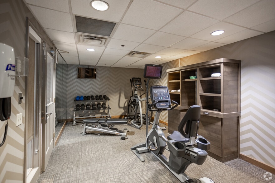 More Photos Of 1308 Freedom Rd, Cranberry Township Hotel For Sale