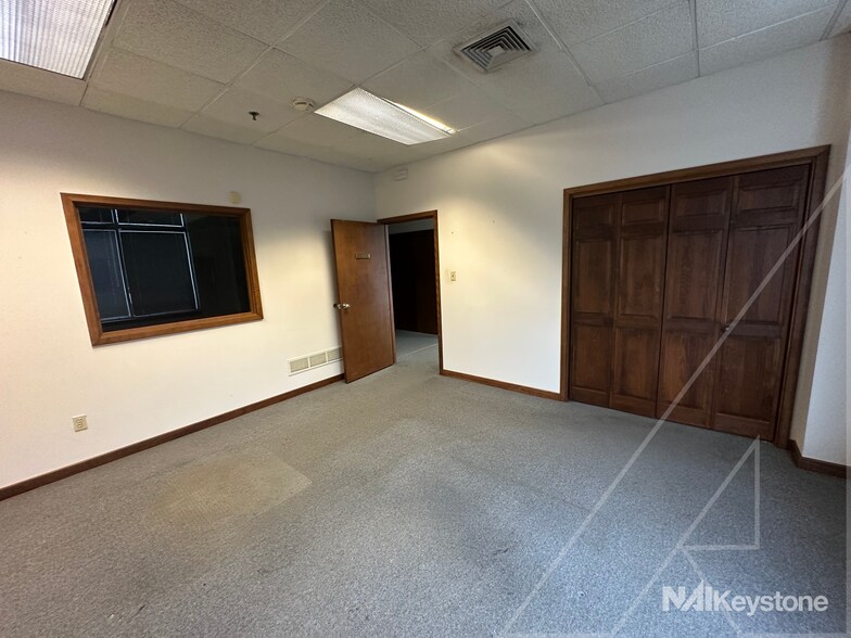 More Photos Of 1114-1124 Commons Blvd, Reading Flex For Sale