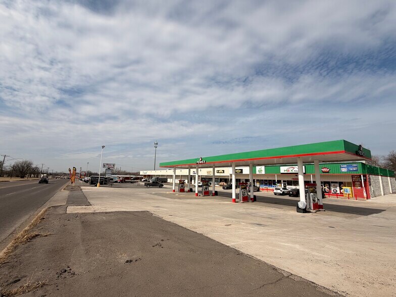 More Photos Of 8467-8497 NE 23rd St, Spencer General Retail For Sale