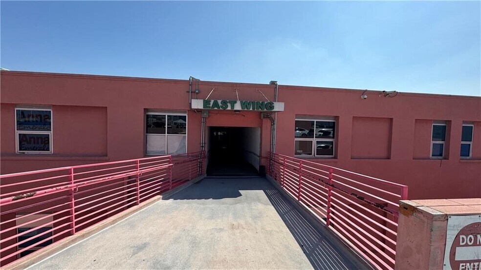 More Photos Of 1015 Crocker St, Los Angeles Storefront For Sale