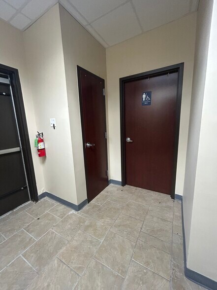More Photos Of 639 E Madison Ave, Bastrop Office For Lease
