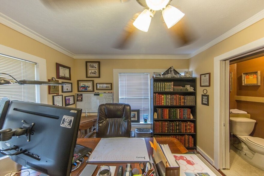 More Photos Of 1502 Main St, Seabrook Office Residential For Lease