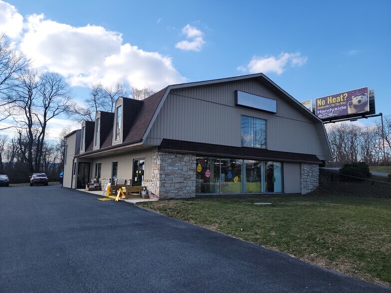 More Photos Of 550 N Mountain Rd, Harrisburg Freestanding For Lease