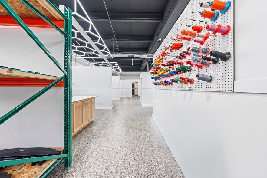 More Photos Of 2500 NW 39th St, Miami Light Distribution For Sale