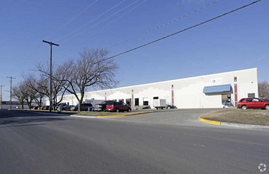 Primary Photo Of 414-522 E 16th Ave, North Kansas City Warehouse For Lease