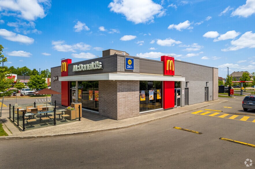 More Photos Of 2305 Av Du Marché, St-Lin-Laurentides Unknown For Lease