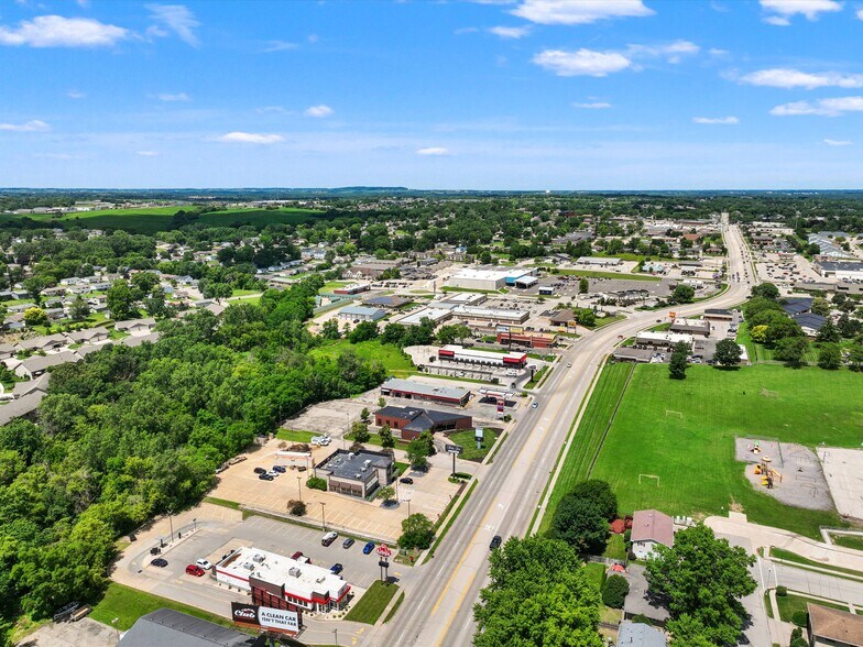 More Photos Of 1805 John F Kennedy Rd, Dubuque Freestanding For Sale