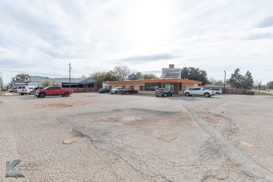 Primary Photo Of 1109 Oak St, Abilene Shelter For Sale