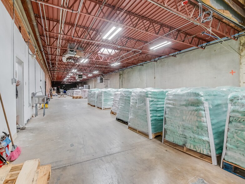 More Photos Of 414 Vera Cruz, San Antonio Warehouse For Lease