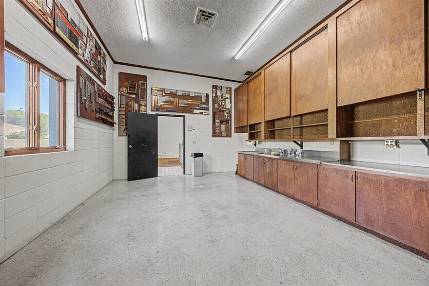 More Photos Of 16771 S 15th St, Galesville Warehouse For Sale