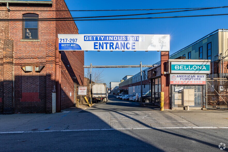 More Photos Of 297 Getty Ave, Paterson Warehouse For Lease
