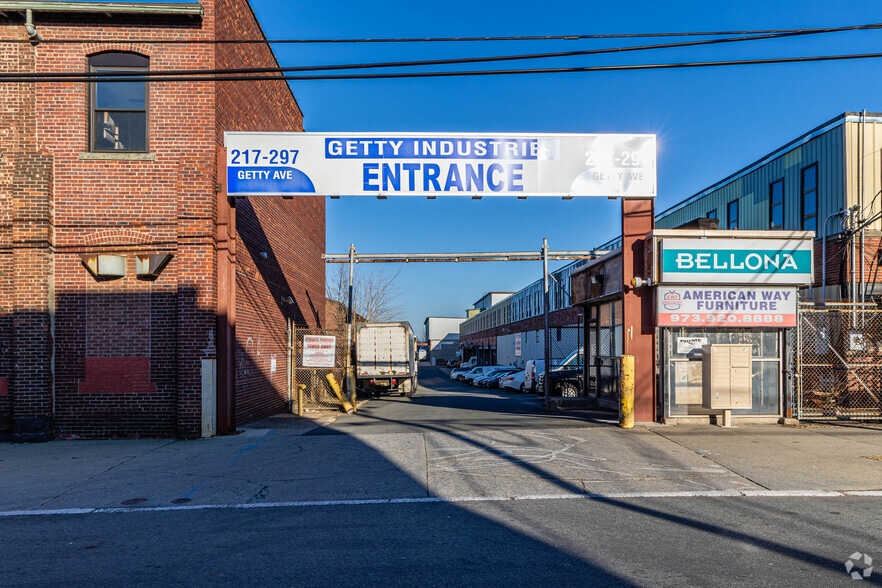 More Photos Of 297 Getty Ave, Paterson Warehouse For Lease
