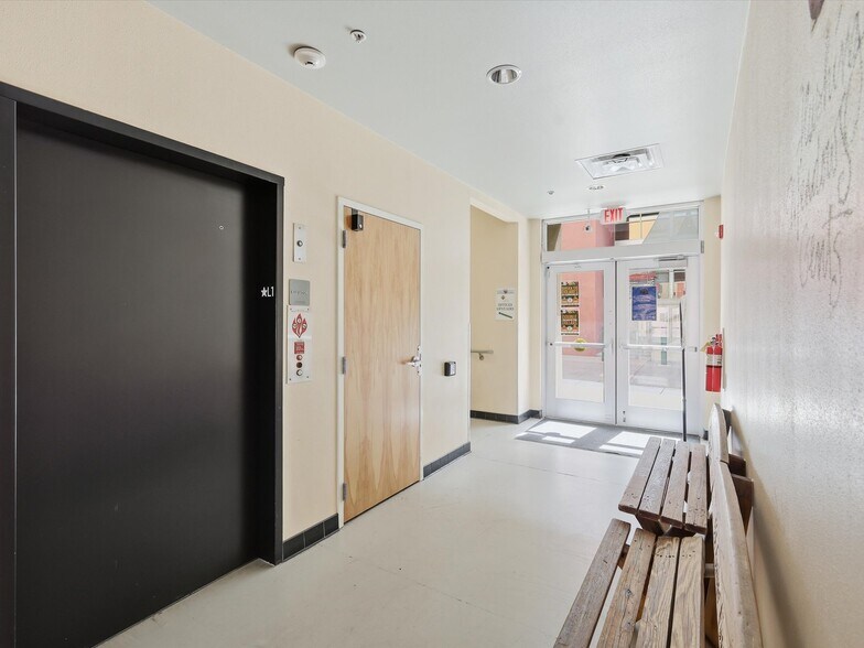 More Photos Of 1607 Paseo De Peralta, Santa Fe Freestanding For Lease