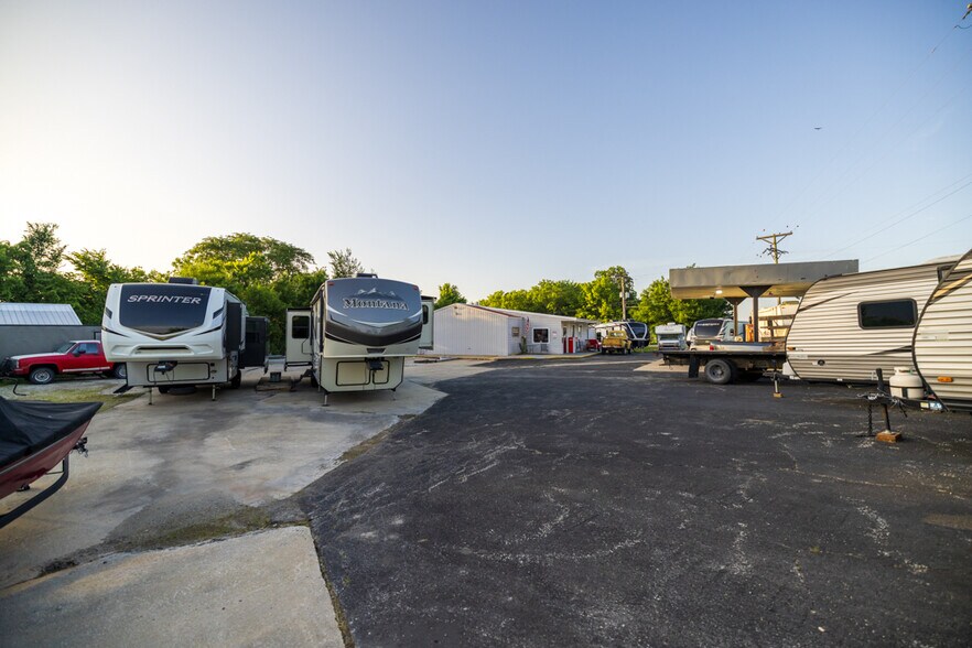 More Photos Of 23621 S State Route 291, Harrisonville Industrial For Sale