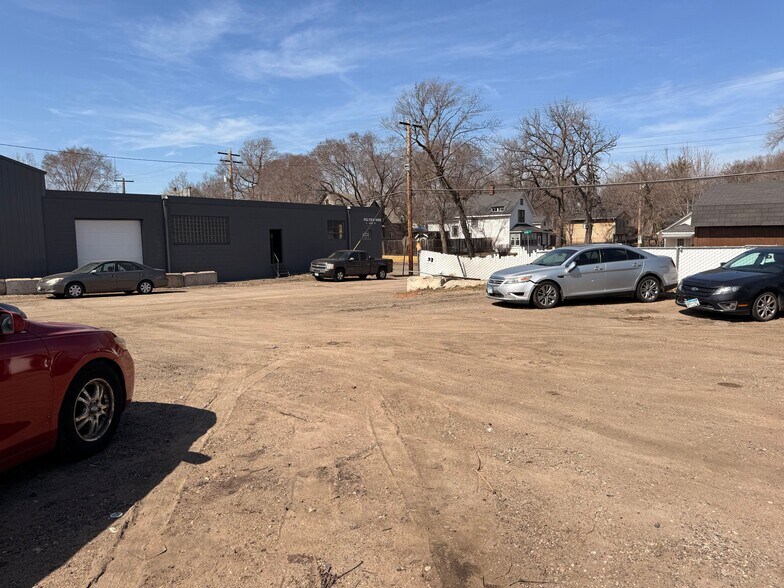 More Photos Of 14 Acker St W, Saint Paul Auto Repair For Lease