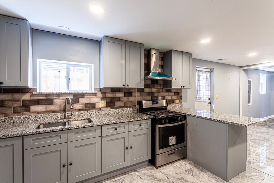 More Photos Of 214 Chicago Ave, Oak Park Apartments For Sale