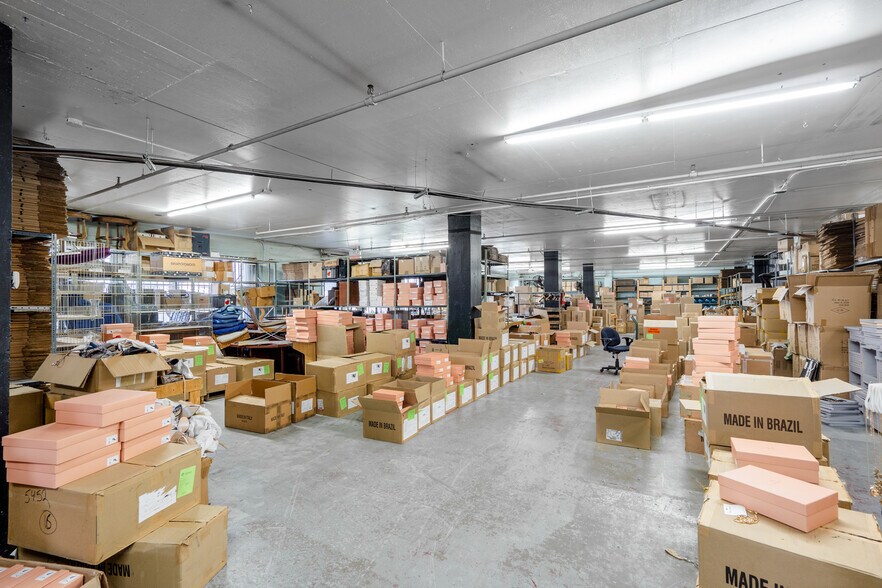 More Photos Of 8815 Av Du Parc, Montréal Loft Creative Space For Sale