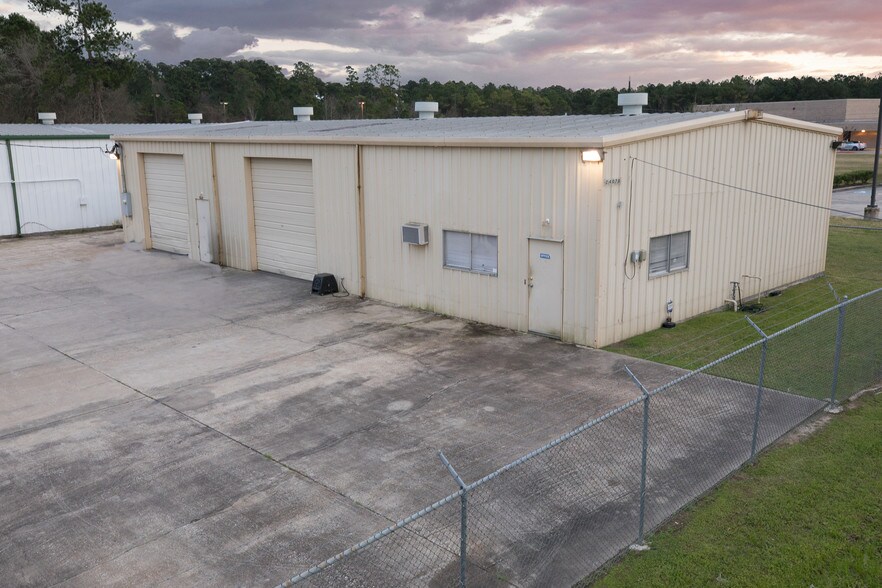 More Photos Of 2407B S Houston Ave, Humble Warehouse For Lease