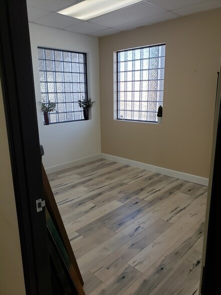 More Photos Of 8867 W Flamingo Rd, Las Vegas Office For Sale