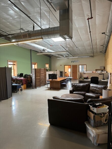 More Photos Of 120 Shelton McMurphey Blvd, Eugene Office For Lease