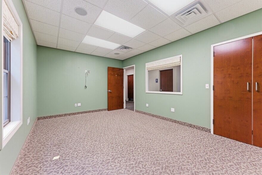 More Photos Of 24 Elise St, Westfield Flex For Lease