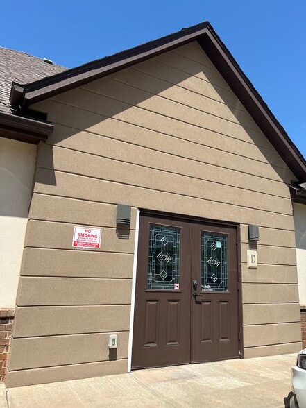 More Photos Of MacArthur Blvd, Oklahoma City Office For Lease