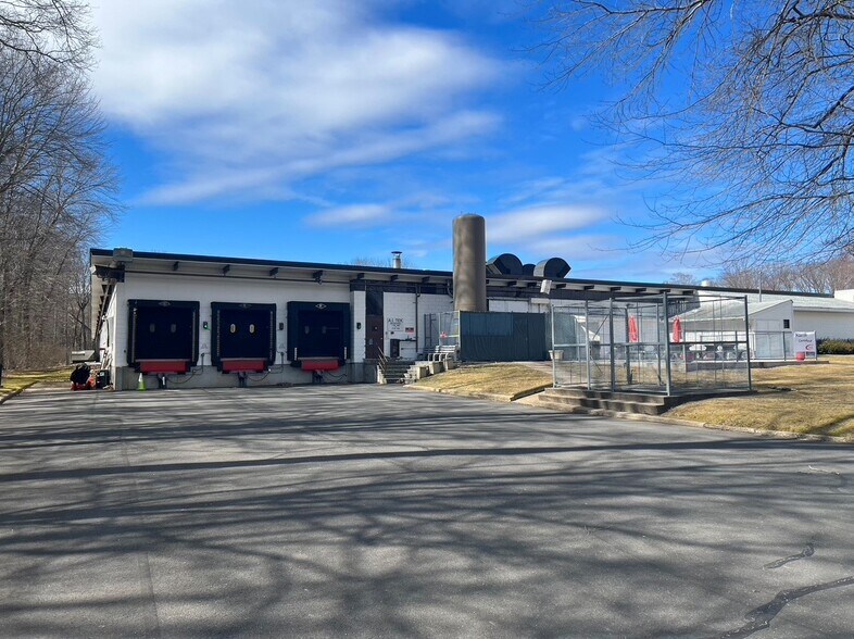 More Photos Of 150 Knotter Dr, Cheshire Manufacturing For Lease