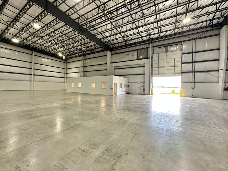 More Photos Of 1521 Mountain Rd, Andersonville Distribution For Lease