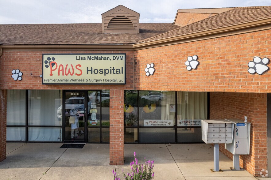 More Photos Of 11900-11920 Montgomery Rd, Cincinnati General Retail For Lease