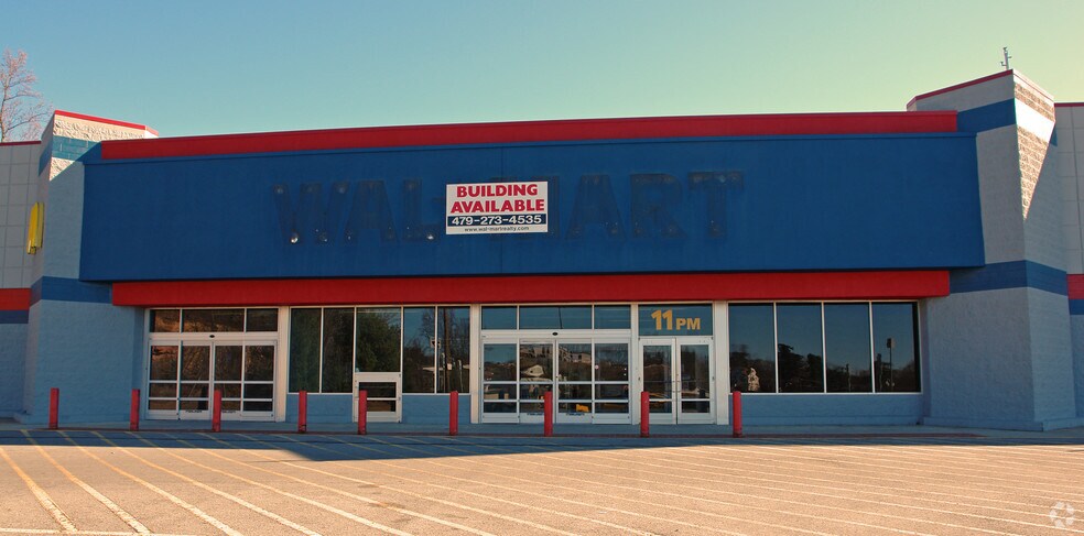 More Photos Of 1556 E Main St, Oak Hill Showroom For Sale