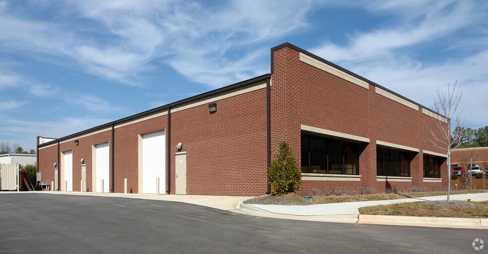 More Photos Of 171-177 Towerview Ct, Cary Flex For Lease