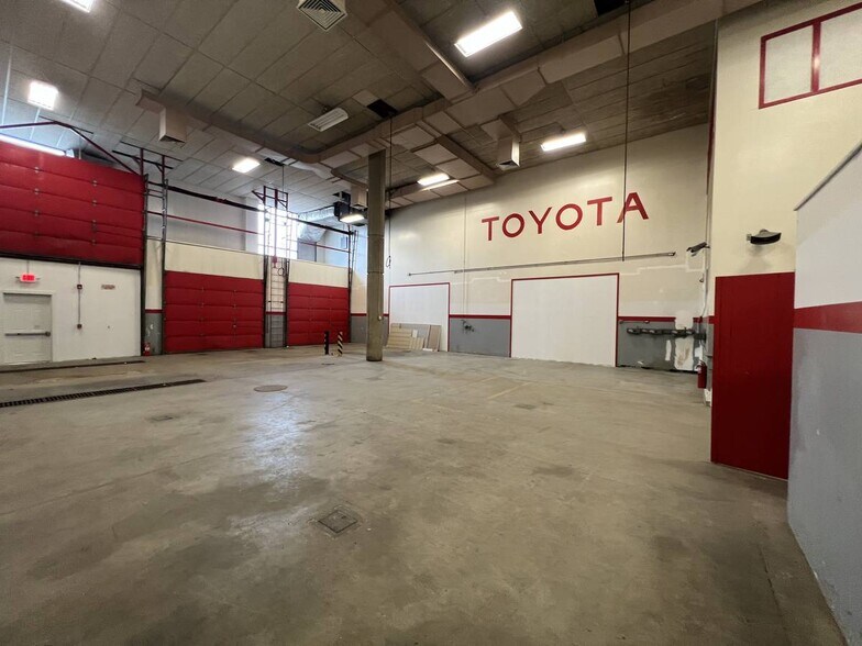 More Photos Of 275 Portsmouth Ave, Stratham Light Manufacturing For Sale