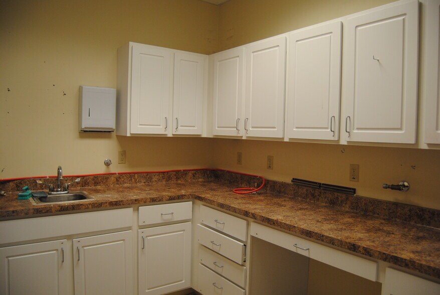 More Photos Of 20566 Main st, Jackson Medical For Lease