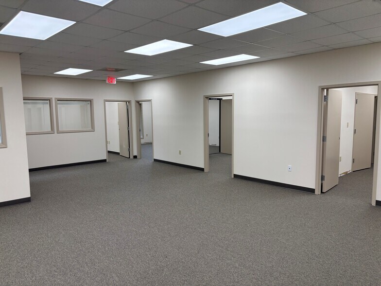 More Photos Of 307 Walker Cir, Richland Warehouse For Lease