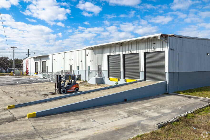 More Photos Of 2910-2930 Maine Ave, Lakeland Distribution For Lease