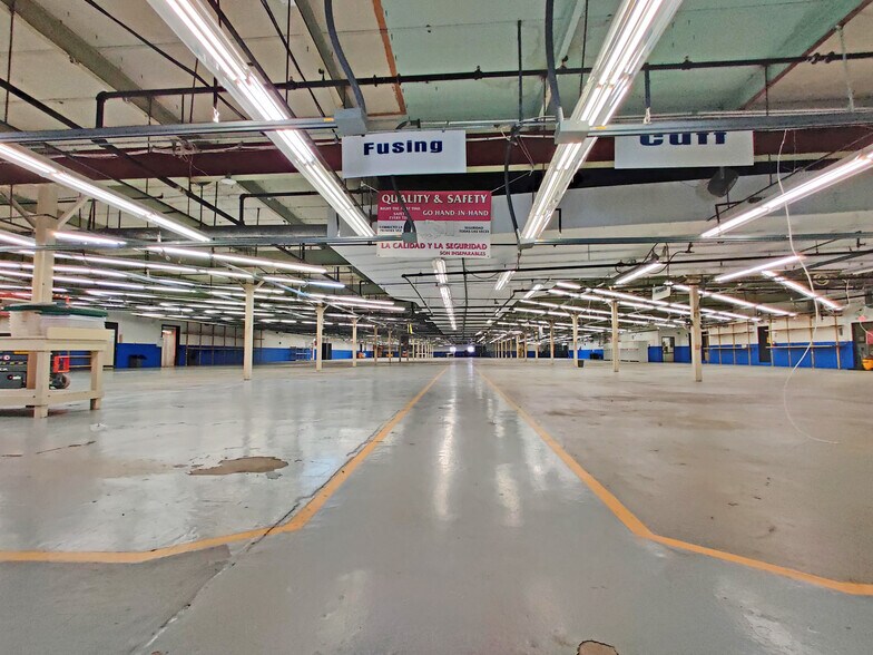 More Photos Of 120 S Church Ave, Garland Manufacturing For Lease