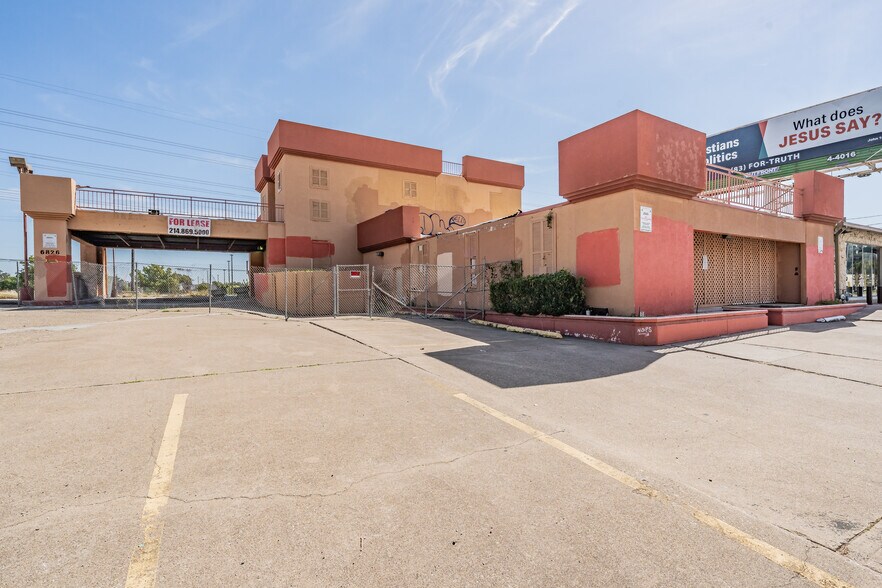 More Photos Of 6818-6826 Greenville Ave, Dallas Bar For Sale