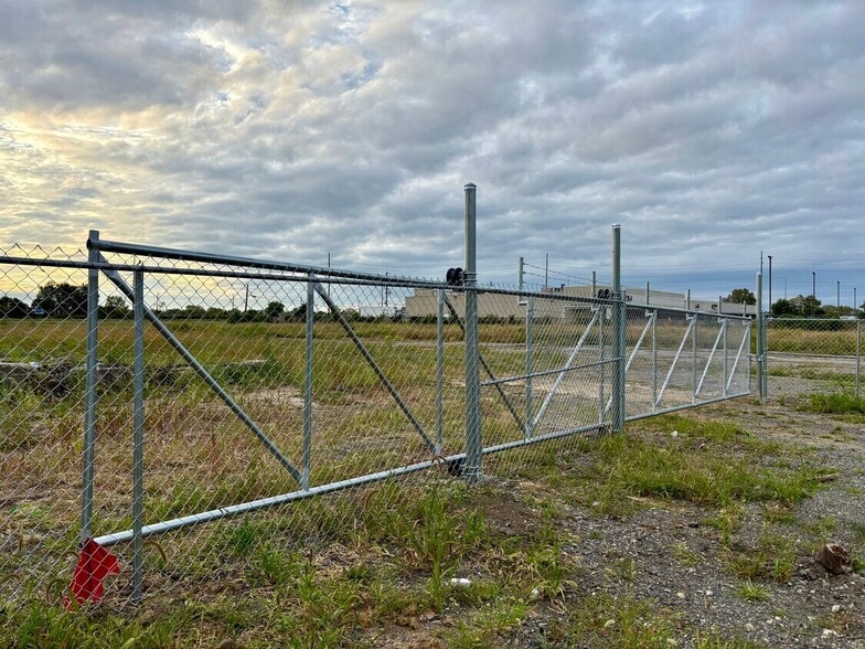 More Photos Of 2505 N Sherman Dr, Indianapolis Land For Lease