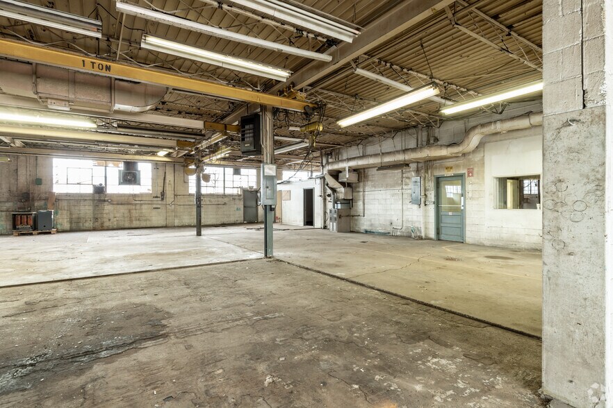 More Photos Of 1716 S Jefferson Ave, Saginaw Warehouse For Sale