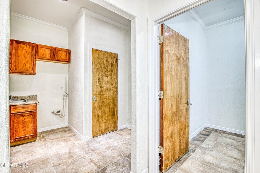 More Photos Of 550 S Mesa Hills Dr, El Paso Medical For Lease