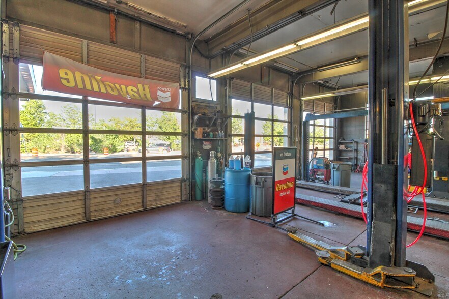 More Photos Of 2163 28th St, Boulder Freestanding For Lease