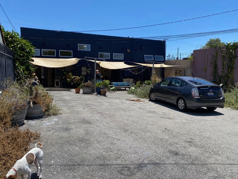 More Photos Of 3707-3711 W Jefferson Blvd, Los Angeles Warehouse For Lease