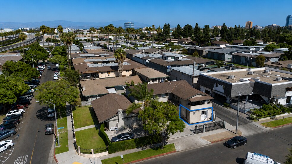 More Photos Of 302 E Wakefield Ave, Anaheim Apartments For Sale