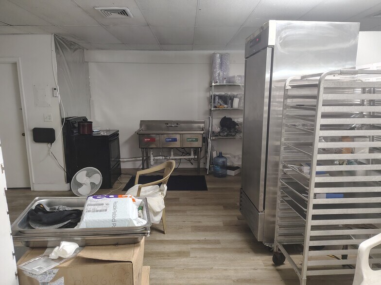 More Photos Of 808-878 East Coast Ave, Lake Worth Storefront Retail Residential For Lease