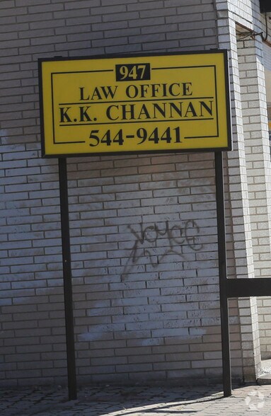 More Photos Of 947 Main St E, Hamilton Office For Sale