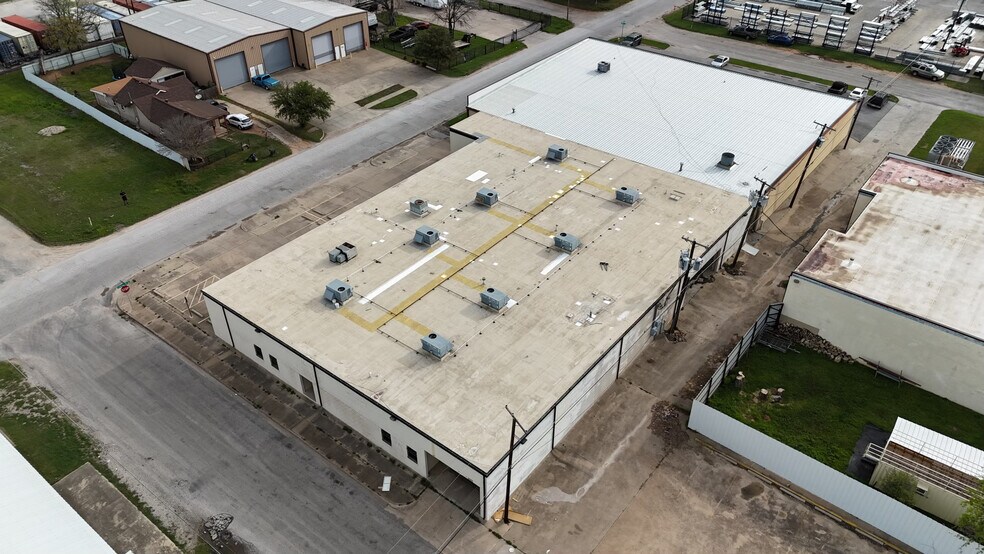 More Photos Of 3300 Lawnwood St, Fort Worth Warehouse For Sale