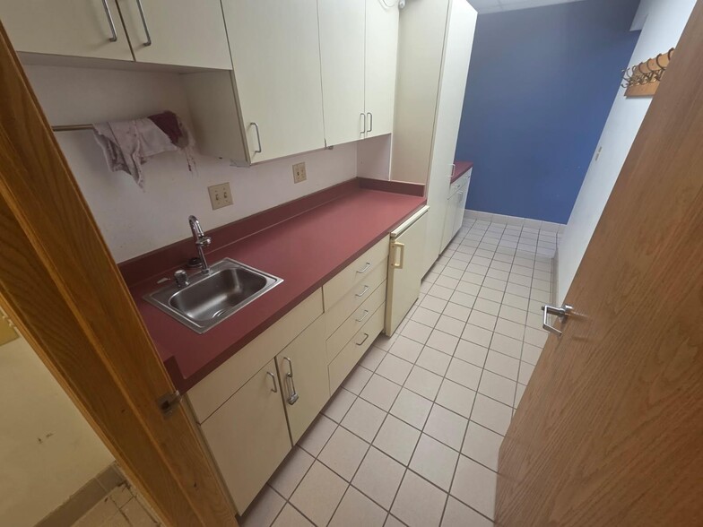 More Photos Of 1811-1819 S 108th St, Milwaukee Flex For Lease