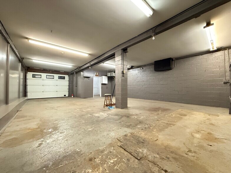 More Photos Of 50 Commerce St, Norwalk Service For Lease