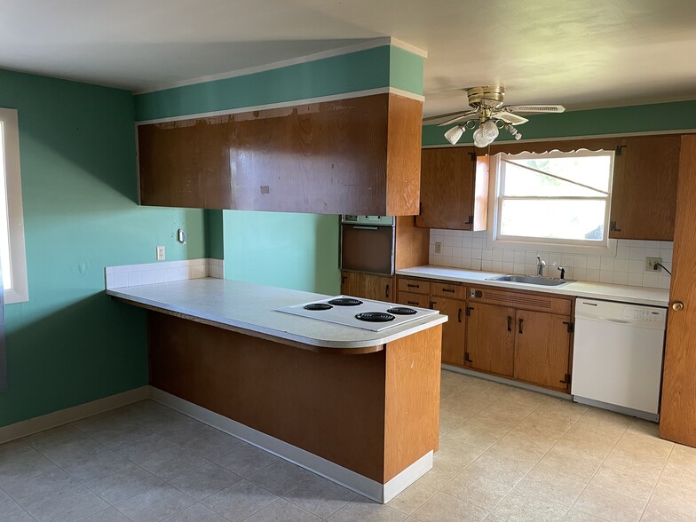 More Photos Of 480 W 7th Ave, Junction City Storefront Retail Office For Sale